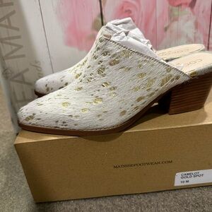 Matisse NEW wt box ,Gold Camelot Spot White Mules  size 10